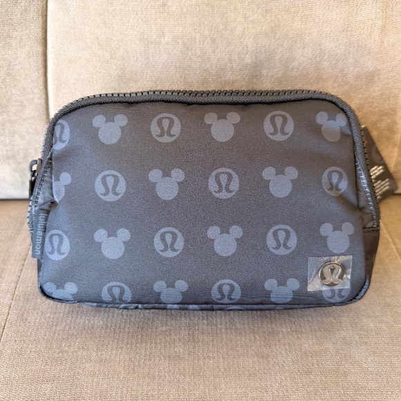 Disney x lululemon Everywhere Belt Bag 1L Mickey and Logo Print - Picture 1 of 2